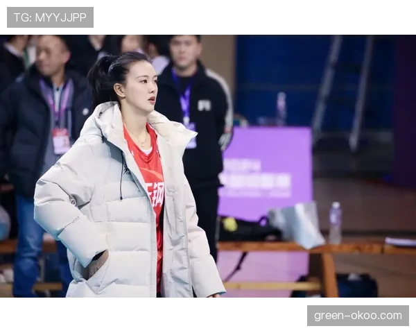 张常宁赛场像教官，下场像走红毯，随手拎个包就把我的穷日常暴露了